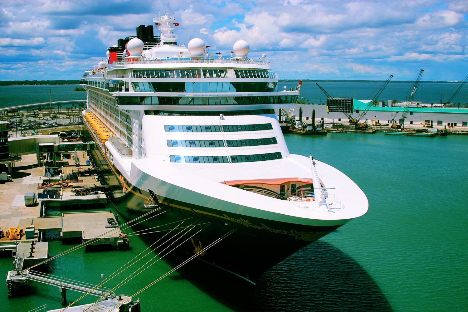 Puerto Cañaveral via Miami